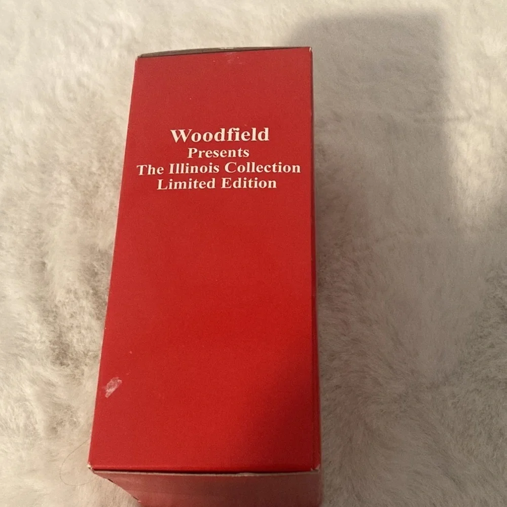 Woodfield Illinois Limited Edition The Tribune Building Glass Ornament